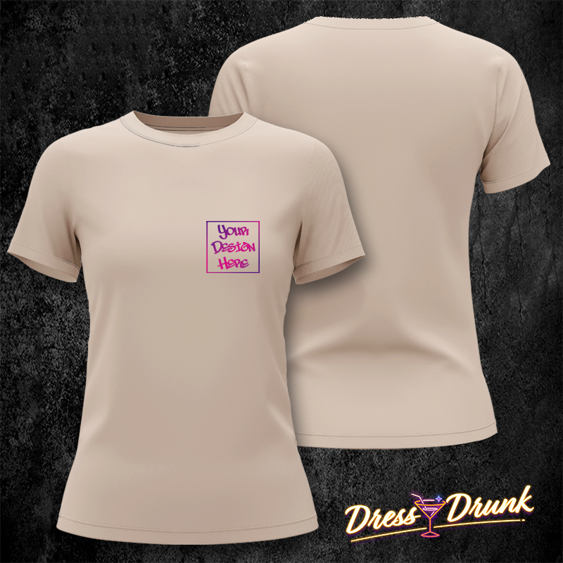 T-shirt donna beige con stampa logo piccolo lato cuore, visualizzata su sfondo neutro per anteprima prodotto.